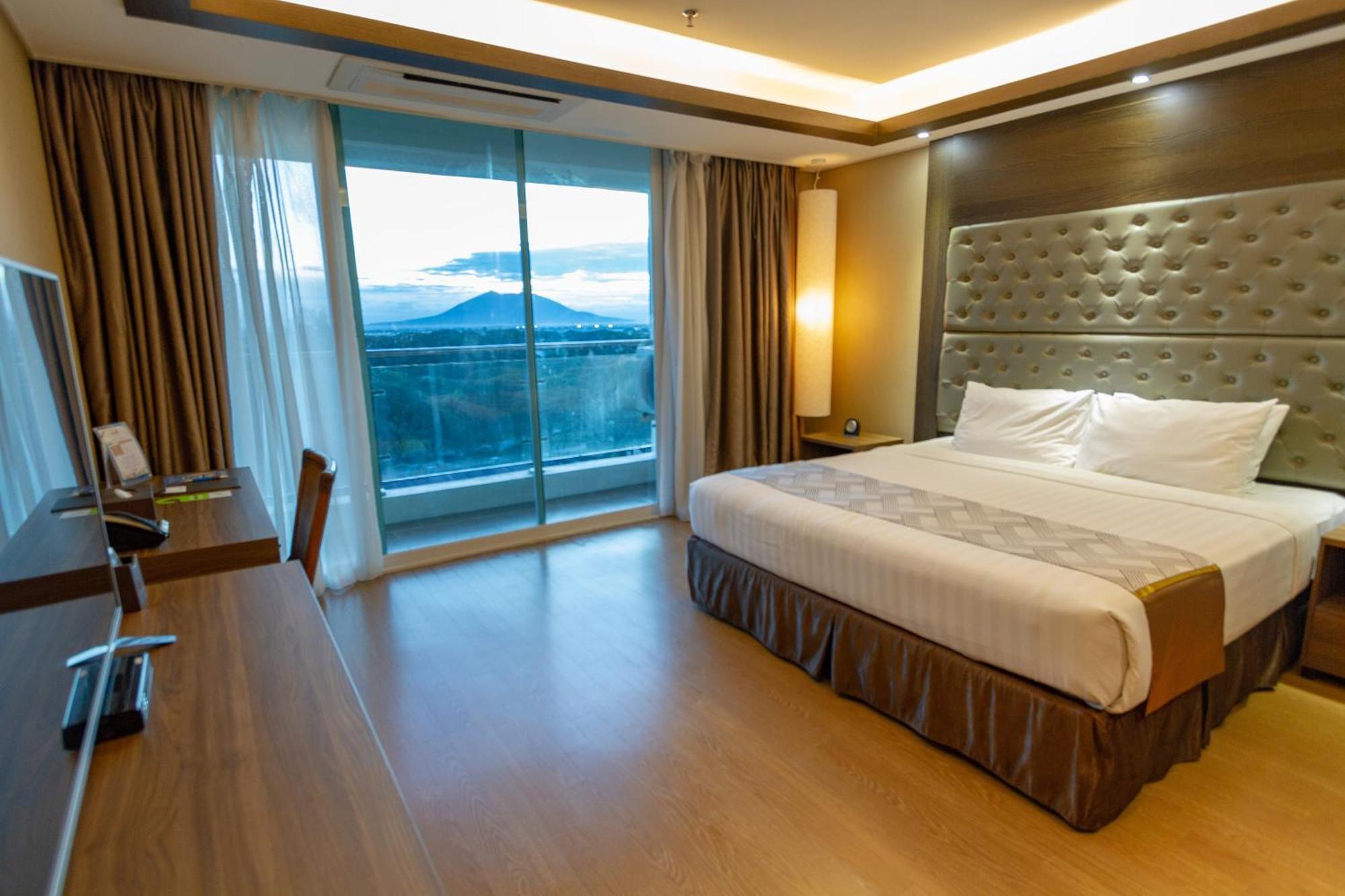 Clark Field Xenia Hotel Clark מראה חיצוני תמונה
