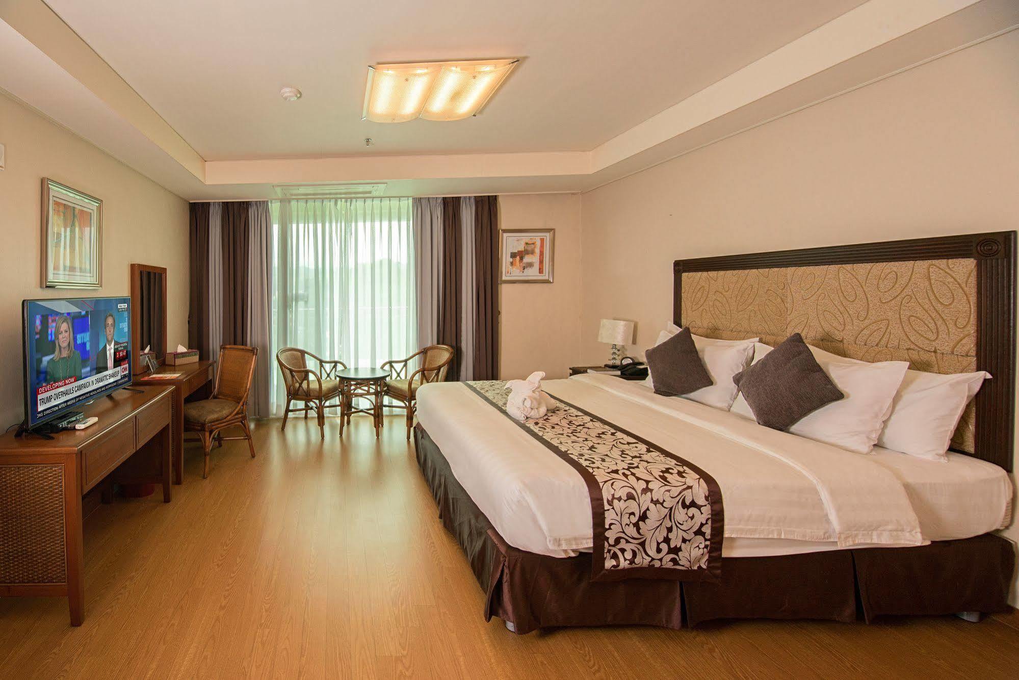 Clark Field Xenia Hotel Clark מראה חיצוני תמונה