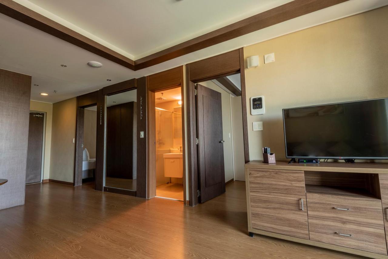 Clark Field Xenia Hotel Clark מראה חיצוני תמונה