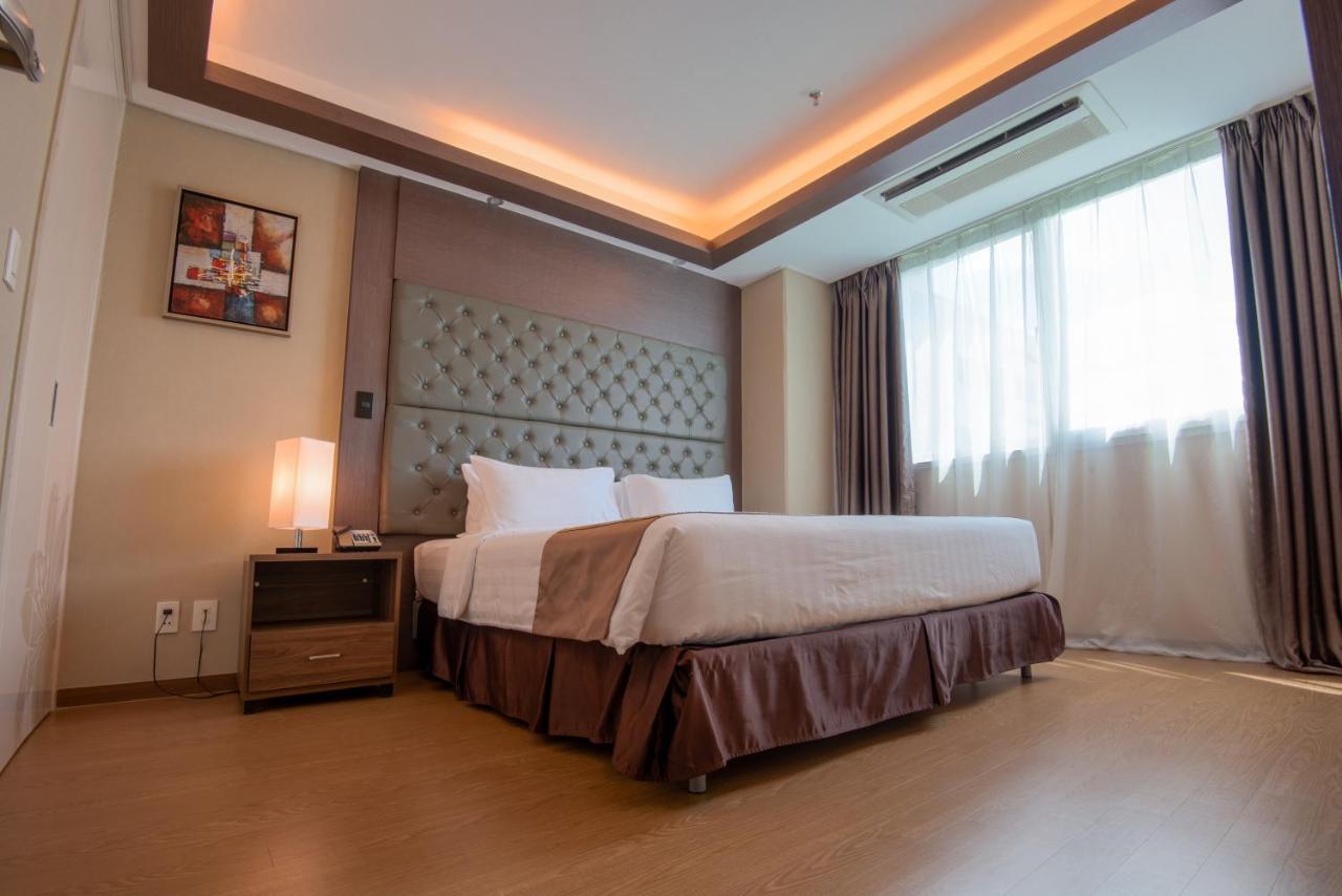 Clark Field Xenia Hotel Clark מראה חיצוני תמונה